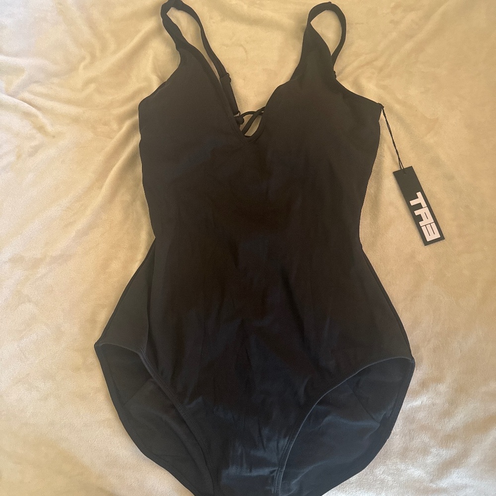 NWT TA3 black plungey M